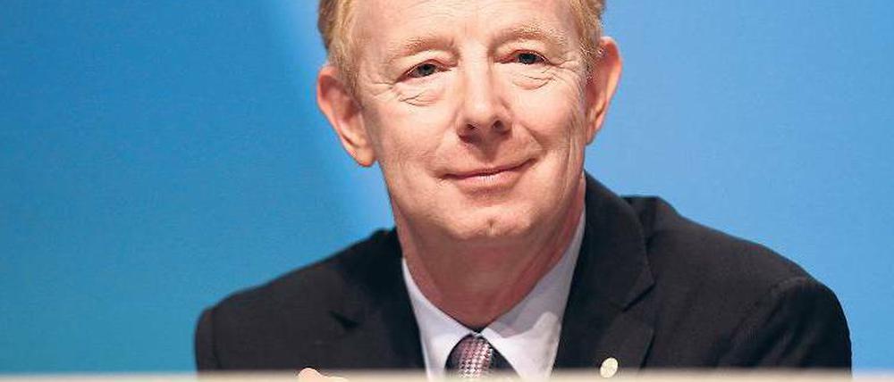 Rede und Antwort. Konzern-Chef Dekkers stellte sich den Aktionären. Foto: dpa