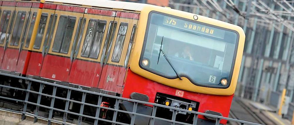 In Schieflage. Die Krise hat die S-Bahn nach Angaben ihres Chefs Peter Buchner bisher rund 300 Millionen Euro gekostet.