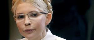 Das Foto zeigt Julia Timoschenko in einem Gerichtssaal im Juli 2011. Inzwischen hat sich ihr Gesundheitszustand dramatisch verschlechtert.