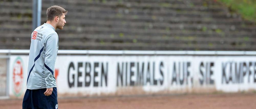 Am Rand. Tunay Torun gehört im Moment nicht zu Herthas Profiteam. Er soll eine Woche über sein Verhalten nachdenken. 