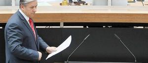 Fahrig ans Pult. Klaus Wowereits Regierungserklärung erklärte nicht viel.