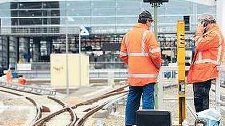 Weichen gestellt. Die Ringbahnhalle am Ostkreuz geht Montag in Betrieb. Foto: dapd