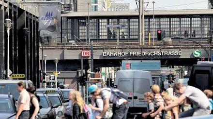 Schicksalsgemeinschaft. Im Straßenverkehr ist jeder auf die Rücksicht der anderen angewiesen. Fehlt es daran, wird’s gefährlich.