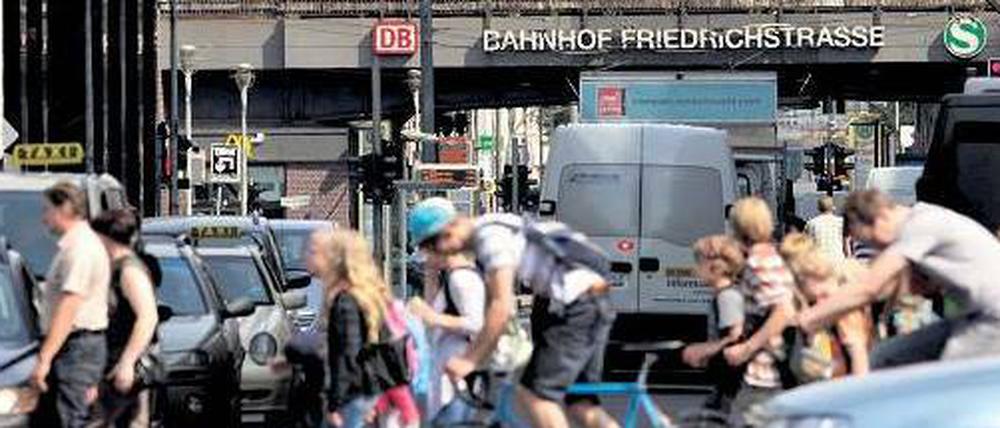 Schicksalsgemeinschaft. Im Straßenverkehr ist jeder auf die Rücksicht der anderen angewiesen. Fehlt es daran, wird’s gefährlich.