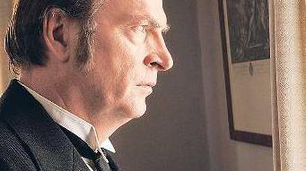 Sehnsucht, Habsucht. In „Heimkehr“, der Verfilmung des Hermann-Hesse-Romans, begehrt der Bürgermeister (Herbert Knaup) eine andere Frau mehr als seine eigene. Foto: ARD