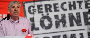 Der Vorsitzende des Deutschen Gewerkschaftsbundes, Michael Sommer, während der zentralen Kundgebung des DGB zum 1. Mai.