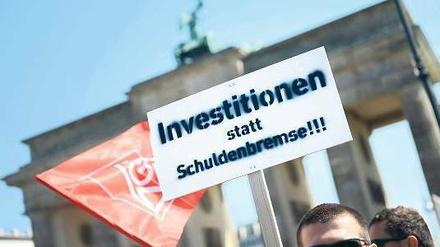 Rezepte gegen die Finanzkrise. Solche Forderungen wurden bei der gewerkschaftlichen Mai-Kundgebung am Brandenburger Tor immer wieder laut. 
