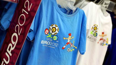 Die Fan-T-Shirts sind schon bedruckt, die Spieler fahren auf jeden Fall hin. Können sie trotzdem protestieren?