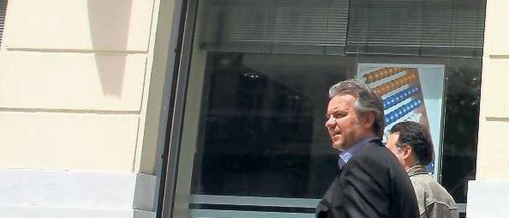 Schieflage. Auch die Piraeus-Bank wird mit fünf Milliarden Euro gestützt. Foto: dapd