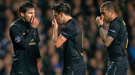 Lionel Messi, Xavi und Dani Alves staunen über die unerwartete Mini-Krise ihres Vereins.