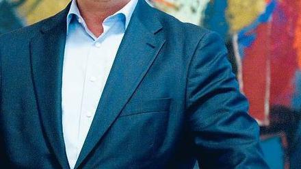 Das erste Mal. CDU-Chef Frank Henkel (48) ist seit vergangenem Dezember Senator für Inneres und Sport. 