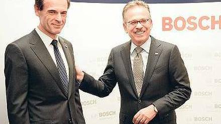 Chefwechsel. Franz Fehrenbach (rechts) übergibt an Volkmar Denner. Foto: dapd
