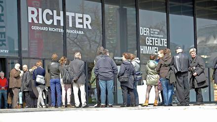 Die Schlange vor der Gerhard-Richter-Ausstellung.