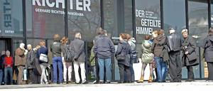 Die Schlange vor der Gerhard-Richter-Ausstellung.