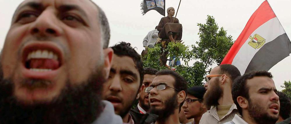 Anhänger des Predigers Abu Ismail demonstrieren in Kairo.