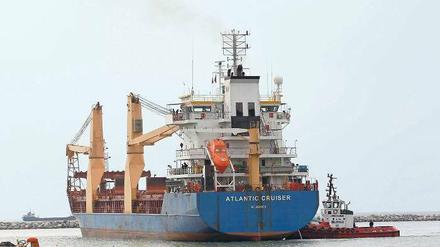 Vor der Aufklärung. Der deutsche Frachter „Atlantic Cruiser“ lief am Mittwoch den türkischen Hafen Iskenderun an.Foto: Murad Sezer/rtr