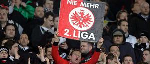 Nie mehr Zweite Liga: Dieser Frankfurter Fan hat recht behalten - zumindest für die nächste Saison.