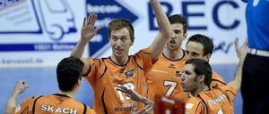 Sie können es selbst kaum glauben. Aber nach einem 3:0-Sieg gegen Haching ist die Meisterschaft für die BR Volleys wieder drin.