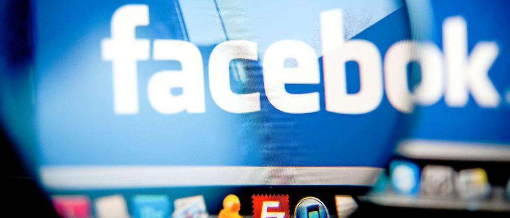 Vor dem geplanten Börsengang steht Facebook unter besonderer öffentlicher Beobachtung.