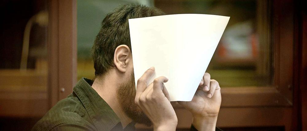 Mehmet Y. steht wegen Doppelmord vor Gericht: Er soll mindestens zwölf Schüsse auf seine in einem Auto sitzende Ex-Frau und ihre Familie abgefeuert haben.