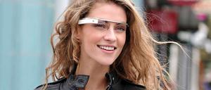 Google arbeitet an einer Brille, mit der man fotografieren und Videochats nutzen kann.