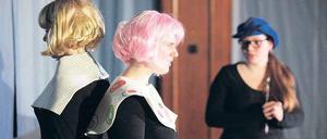 Wohin soll es gehen? Was ist mir wichtig? Diese Fragen machen junge Arbeitslose in dem Theaterstück "Dunkelbunt" zum Thema.