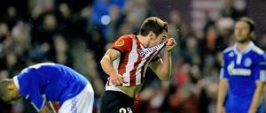 Ibai Gomez (m.) bejubelt seinen Treffer zum 1:1-Ausgleich, der den Schalkern die Hoffnung auf das Wunder nahm.