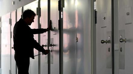 Eine Berlinerin saß jahrelang unschuldig in Haft. Jetzt verlangt sie Entschädigung. Wie viel ist ein Leben wert?