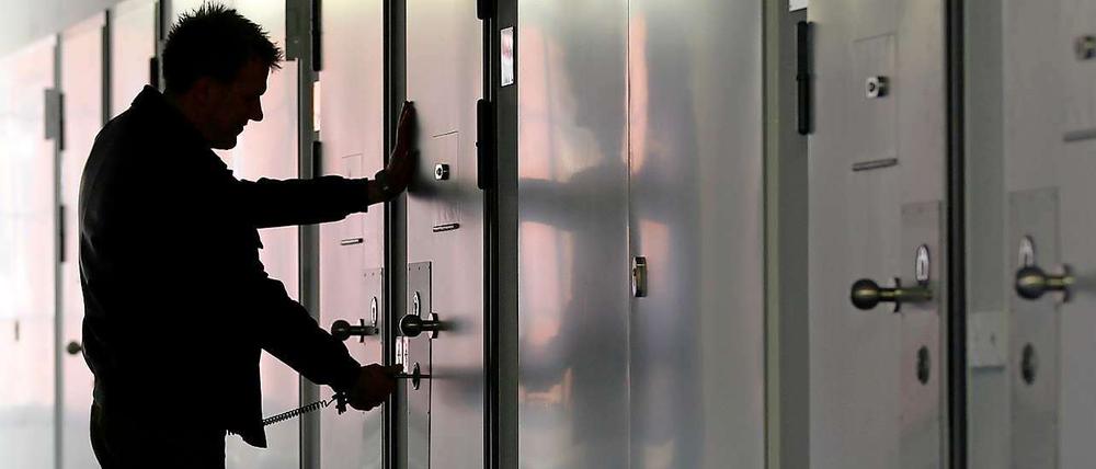 Eine Berlinerin saß jahrelang unschuldig in Haft. Jetzt verlangt sie Entschädigung. Wie viel ist ein Leben wert?