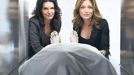Mordsarbeit. In der Serie „Rizzoli &amp; Isles“ (Vox) ermittelt die Polizistin Jane Rizzoli (Angie Harmon, links) gemeinsam mit ihrer Freundin, der Gerichtsmedizinerin Maura Isles (Sasha Alexander).