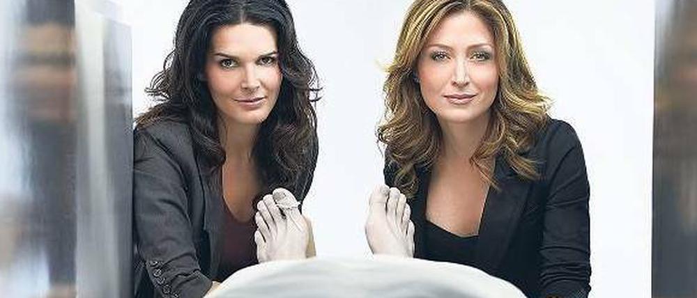 Mordsarbeit. In der Serie „Rizzoli & Isles“ (Vox) ermittelt die Polizistin Jane Rizzoli (Angie Harmon, links) gemeinsam mit ihrer Freundin, der Gerichtsmedizinerin Maura Isles (Sasha Alexander).