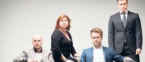 Breiviks Verteidigerteam. Geir Lippestad (links), Vibeke Hein Baera, Odd Ivar Groen und Tord Jordet, in Szene gesetzt von dem Fotografen Heiko Junge. Ihre Selbstdarstellung stößt auf Kritik.