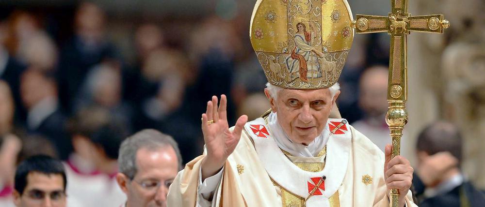 Papst Benedikt bei der Ostermesse im Petersdom.