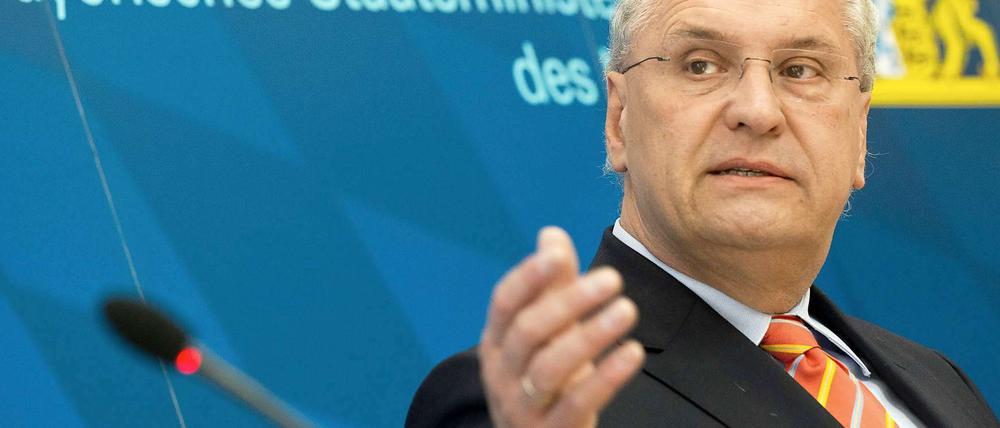 Bayerns Innenminister Joachim Herrmann findet die Kernthesen der Piraten "für Deutschland als Wissens- und Forschungsstandort geradezu brandgefährlich".