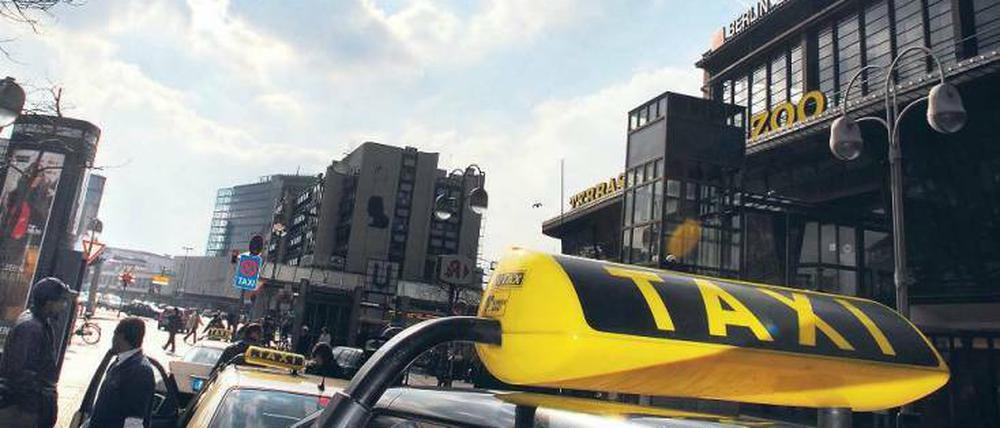Ist der Ruf erst ruiniert: Berlins Taxifahrer haben kein gutes Image. Wie viele ungeeignete Chauffeure unterwegs sind, weiß selbst die Innung nicht. Doch für eine strengere Überwachung hat der Senat kein Geld übrig. 