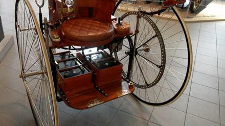 Ein Nachbau des historischen Elektro-Dreirads der Herren Ayrton und Perry aus dem Jahr 1882. Die Replik steht im Automuseum in Altlußheim bei Hockenheim.