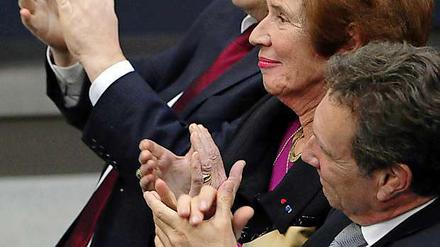Die Wahl zum Bundespräsidentin gelang am Sonntag nicht. Nun will Gysi Klarsfeld wenigstens mit dem Bundesverdienstkreuz ehren.