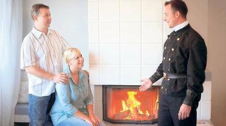 Feuer frei. Der erste Ansprechpartner ist der Schornsteinfeger. Foto: dpa