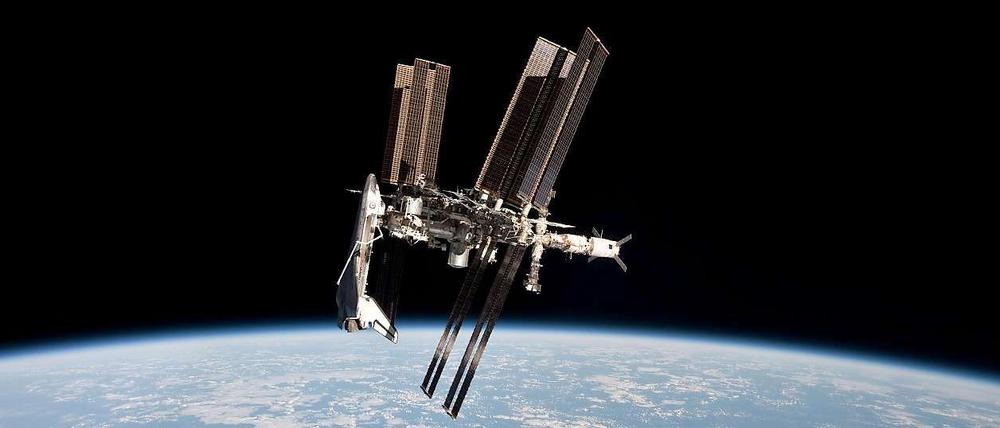 Die Internationale Raumstation ISS - im Juni 2011 hatte das Space Shuttle Endeavour angedockt