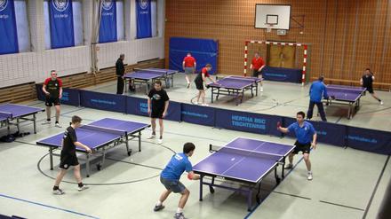 Herthas beste Tischtennismannschaft könnte sich die Zweite Bundesliga nicht mehr leisten, wenn die Profifußballer absteigen und deshalb der Gesamtetat des Vereins gekürzt werden müsste.