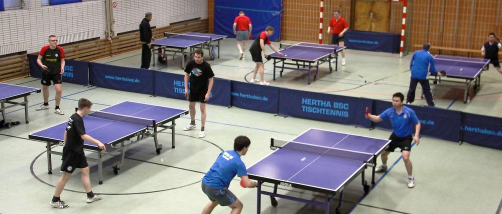 Herthas beste Tischtennismannschaft könnte sich die Zweite Bundesliga nicht mehr leisten, wenn die Profifußballer absteigen und deshalb der Gesamtetat des Vereins gekürzt werden müsste.