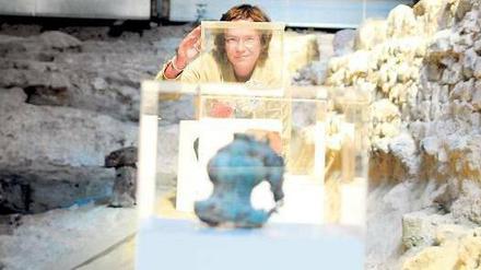 Auf historischem Grund. Am Petriplatz haben Archäologin Claudia Melisch und Team bereits wichtige Vorarbeiten geleistet. Bei Ausgrabungen fanden sie nicht nur alte Grundmauern, sondern auch Reste von Haushaltsgegenständen aus vergangenen Jahrhunderten.