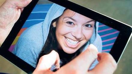 Die höhere Auflösung des neuen iPads erfordert einen größeren Akku. Dadurch ist das Tablet nun 50 Gramm schwerer als der Vorgänger. Foto: Reuters