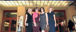 1,80 Meter als magische Grenze. Regisseurin Edda Baumann-von Broen (links) lässt in ihrem Film unter anderem Lieke Gouma, Lisa Blair und Arianne Cohen zu Wort kommen. Foto: Davids/Dominique Ecken