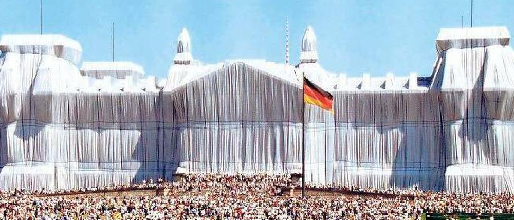 Die größte Installation, die die Stadt je sah. Der verhüllte Reichstag zog 1995 Hunderttausende an.