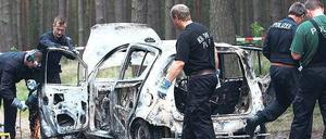 Im Auto verbrannt. In diesem Wrack wurden im August die Leichen der Mädchen entdeckt.