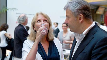 Nordrhein-Westfalens Ministerpräsidentin Hannelore Kraft und Berlins Regierender Bürgermeister Klaus Wowereit (beide SPD) beim NRW-Sommerfest 2011.