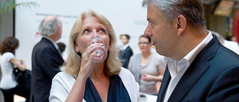 Nordrhein-Westfalens Ministerpräsidentin Hannelore Kraft und Berlins Regierender Bürgermeister Klaus Wowereit (beide SPD) beim NRW-Sommerfest 2011.