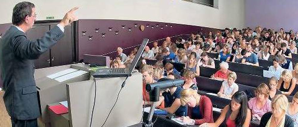 Die Gunst der Stunde. Der Bund soll mehr in der Schule und der Hochschule mitreden dürfen, meinen viele. Eine Verfassungsreform, die ihm das erlaubt, halten Politiker für machbar – immerhin winken den Ländern Milliarden. 