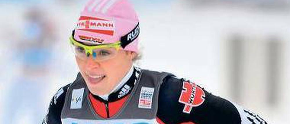 Ein Lächeln für den Sport. Evi Sachenbacher-Stehle wurde zweimal Olympiasiegerin im Langlauf. Jetzt übt sie das Schießen.